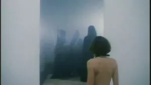 கட்லி டீன் வெட்கப்பட்டு ஈரமான ட்வாட் தெறிக்கிறார்