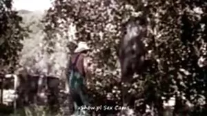 ஒல்லியான லெஸ்பியன் புண்டையை முட்டிக்கொண்டாள்