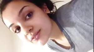 குதிகால்களில் ஒல்லியான லெஸ்பியன்