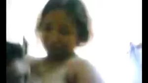 POV யில் விரலால் முக்கால் அடிக்கப்பட்ட சிறு குஞ்சுகள்