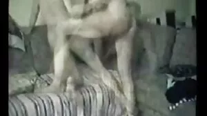 நிகி ஸ்னோ மேலே உள்ள படி அப்பாக்கள் மெல்ல மேல் அவள் அவளது சவாரி