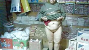 MILF ஜேனட் டீன் ஏஜ் அலெக்ஸ் மற்றும் அவளது காதலருக்கு மூவர் உடலுறவு கொள்ள தண்டனை விதிக்கிறார்