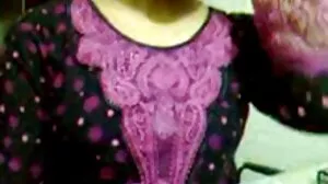கிங்கி டியோவில் டோம் உறிஞ்சும் போது அடிபணிந்த ஸ்லட் squirts