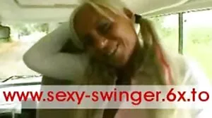 டீன் எலெக்ட்ரா MILF சைரனுடன் ஒரு கருப்பு டிக் உடன் மூவர் உடலுறவில் இணைகிறார்
