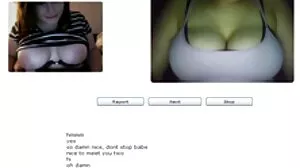 மாற்றான் மகள் சோஃபி கார்ட்டர் குறும்புத்தனமான MILF லியா லெக்சிஸால் மயக்கப்பட்டாள்
