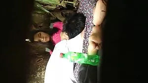 நீண்ட டாங்கில் இருந்து டீன் ஏங்குகிறது க்ரீம்பை