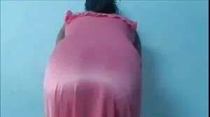 தங்களுடைய பொன்னிற சேவல் அடிமையான MILF மாற்றாந்தாய் நினா எல்லேவை உளவு பார்க்கும் பதின்ம வயதினர்
